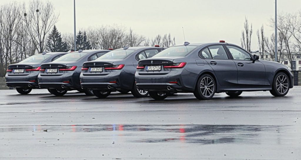 Nowe hybrydowe radiowozy BMW 330e xDrive plug-in.