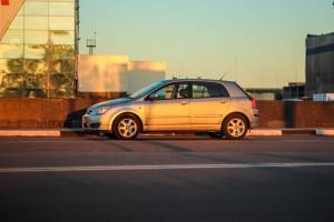 Toyota Corolla e12 kupujesz uzywany samochod Sprawdz na co zwrocic uwage podczas zakupu