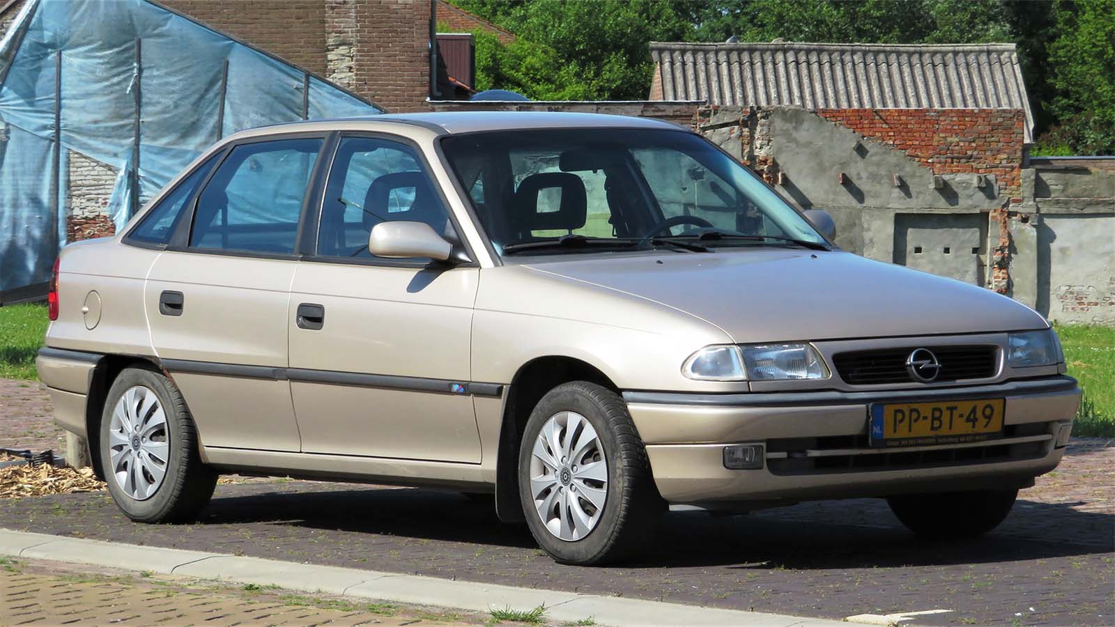 Opel Astra F dane techniczne, dostępne wersje, silniki