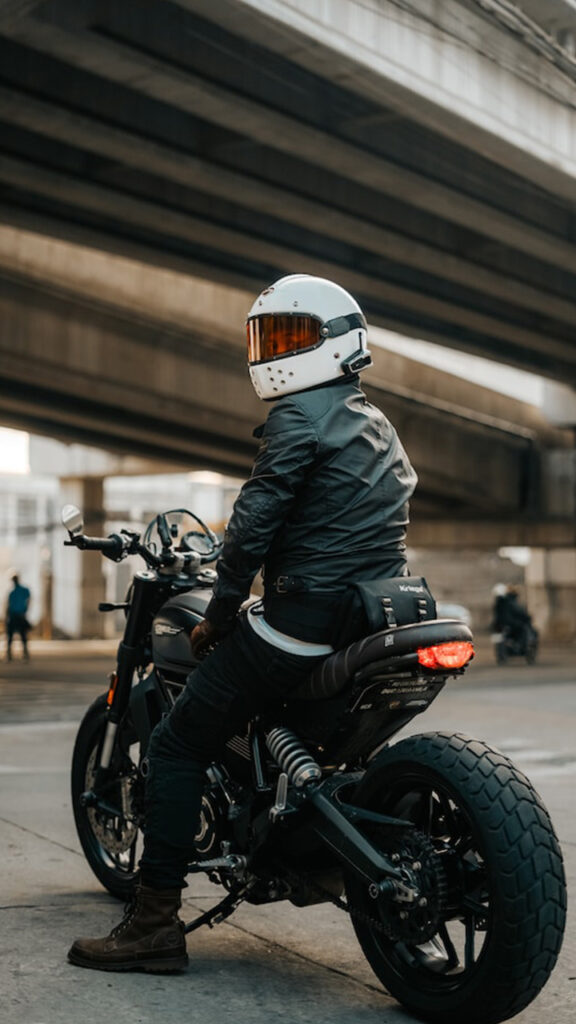 kurtka motocyklowa w kolorze czarnym