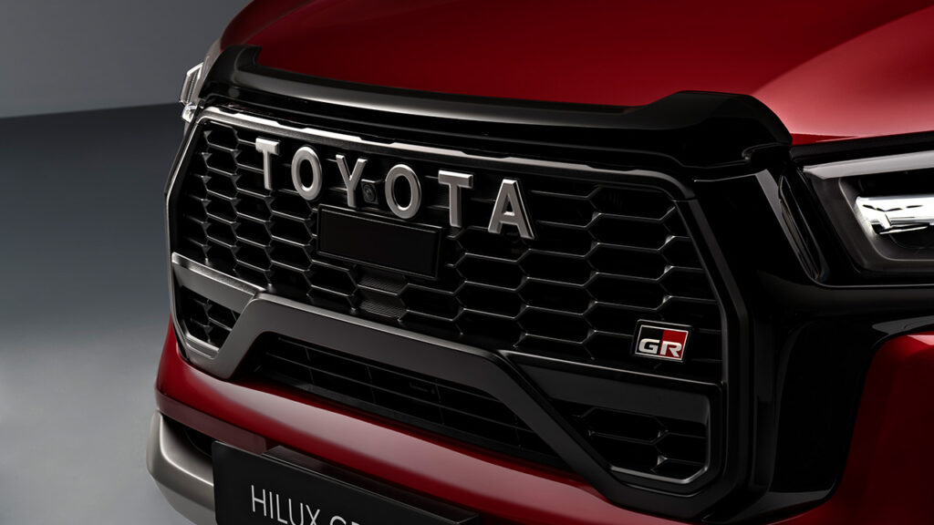 Toyota Hilux GR Sport przod