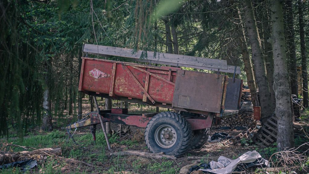 Jak działa przyczepa wywrotka Przegląd technologii i mechanizmów wywrotu