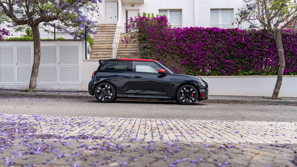 Nowa generacja MINI John Cooper Works Electric na targach w Paryżu