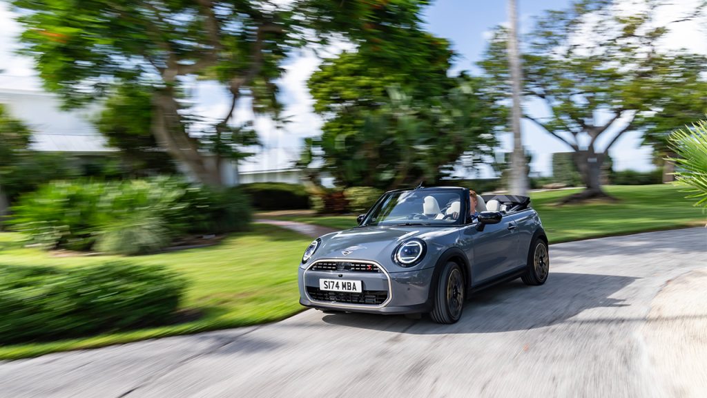 Nowe MINI Cooper Cabrio Emocje i wolność pod gołym niebem